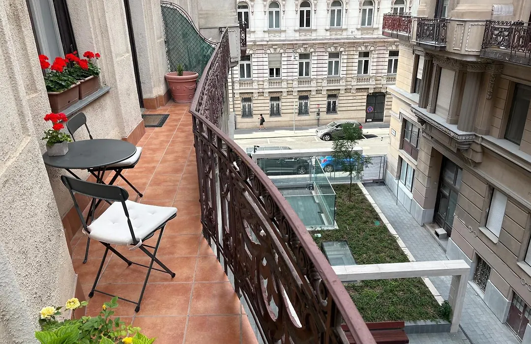 Anabelle Bed And Budapest-1
